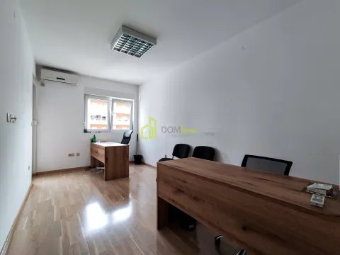 Izdavanje, poslovni prostor, 75m², City Kvart, Podgorica - image 4