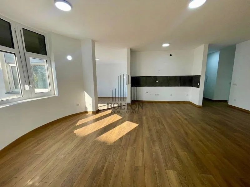 Prodaja, četvorosoban stan, 195m², Centar, Požarevac