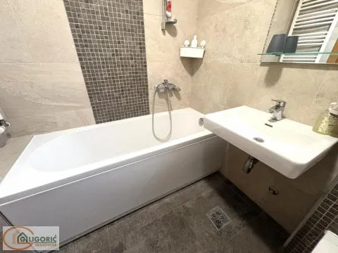 Izdavanje, trosoban stan, 70m², Kalenić Pijaca, Vračar Sve Podlokacije - image 13