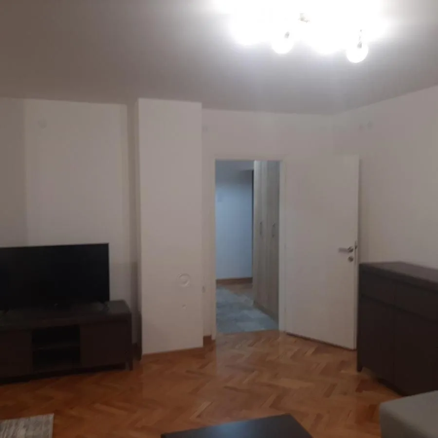 Izdavanje, dvosoban stan, 54m², Centar, Niš