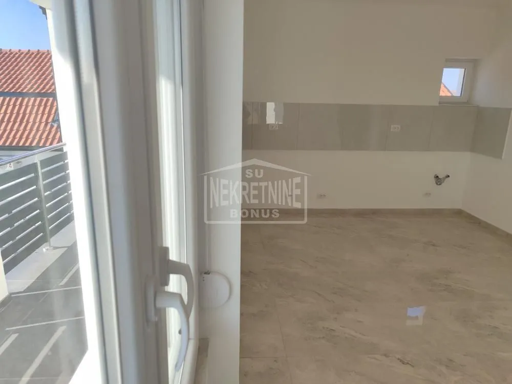 Izdavanje, trosoban stan, 160m², Mali Bajmok, Subotica