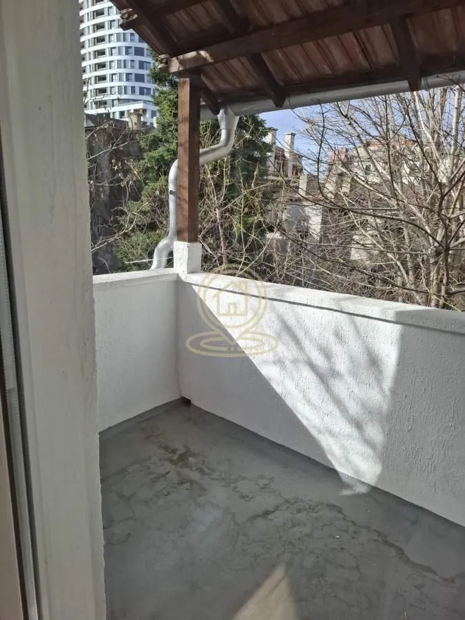 Izdavanje, trosoban stan, 86m², Savski Venac, Beograd