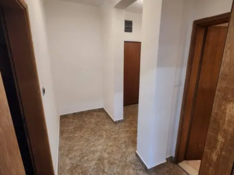 Rent, office space, 53m², Malo Brdo, Podgorica - image 2