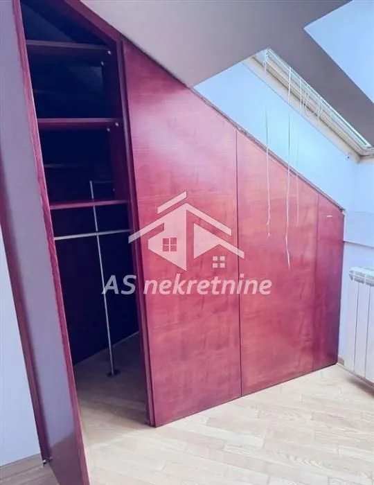 Izdavanje, stan, 220m², Savski Venac, Beograd