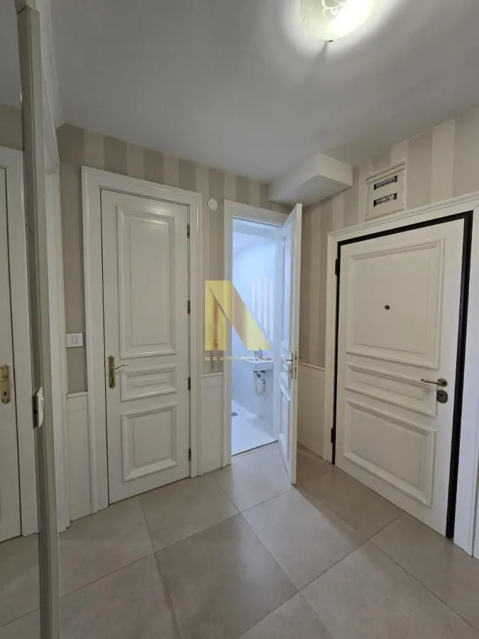 Izdavanje, stan, 132m², Novo naselje, Novi Sad