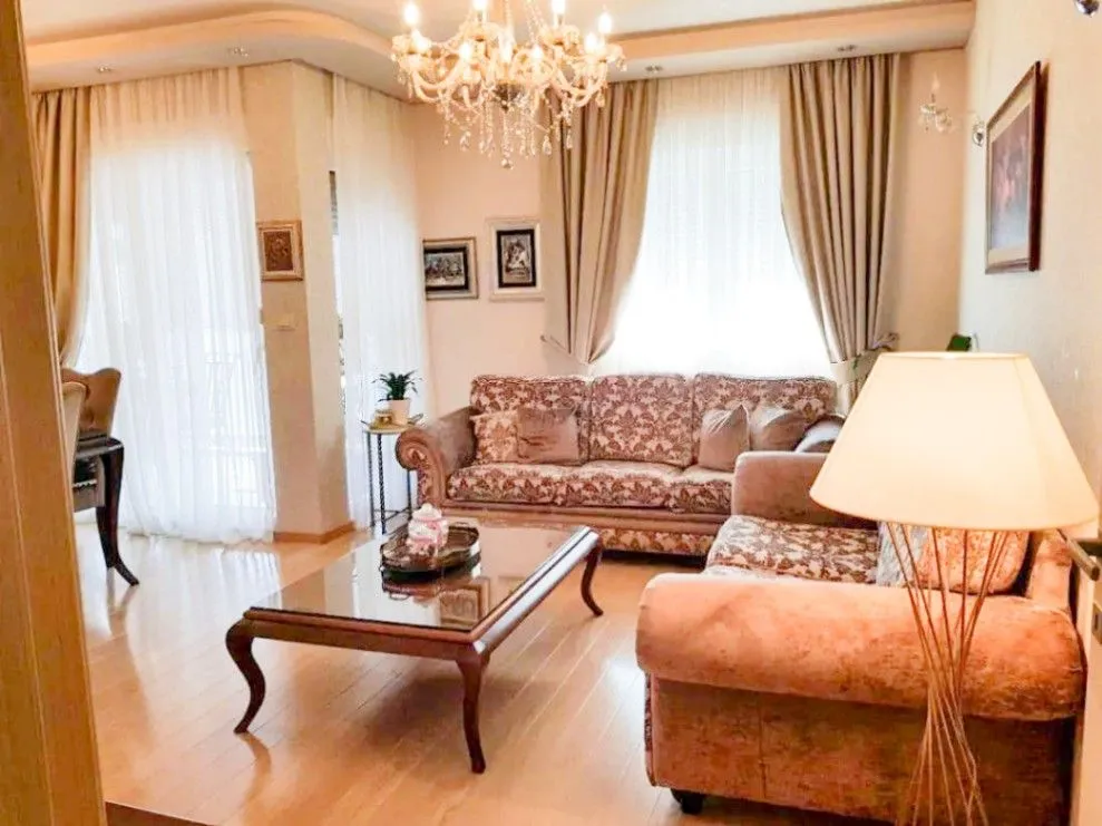 Izdavanje, trosoban stan, 100m², City Kvart, Podgorica