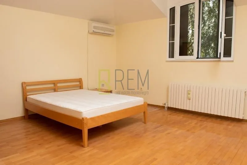 Prodaja, kuća, 460m², Zagorič, Podgorica