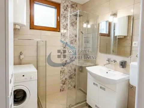 Prodaja, kuća, 212m², Centar, Inđija - image 16