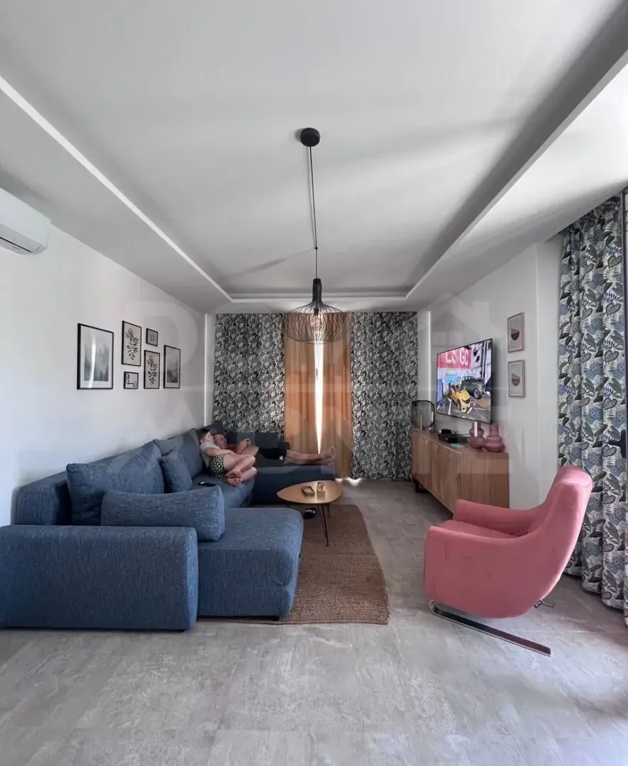 Izdavanje, dvosoban stan, 80m², Tivat, Crna Gora