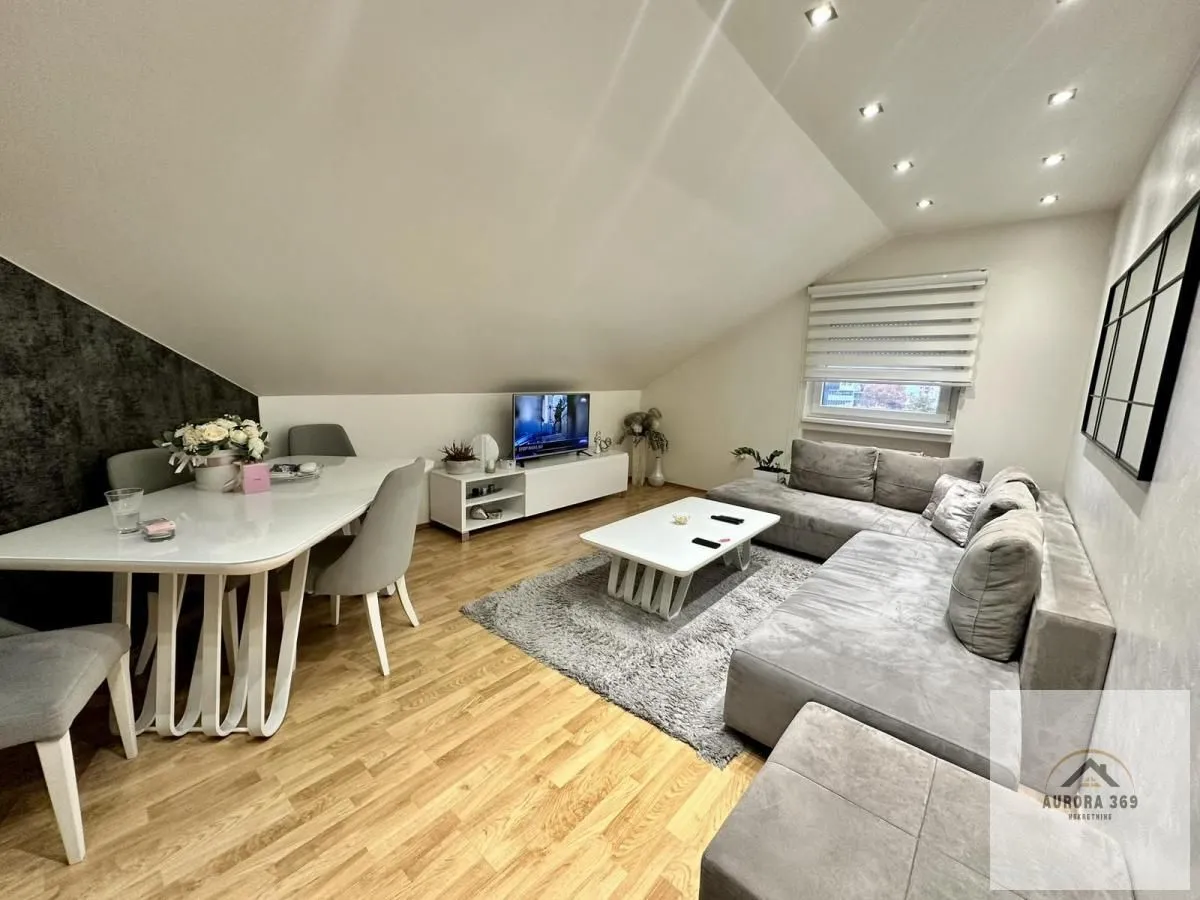 Prodaja, trosoban stan, 78m², Centar, Novi Sad