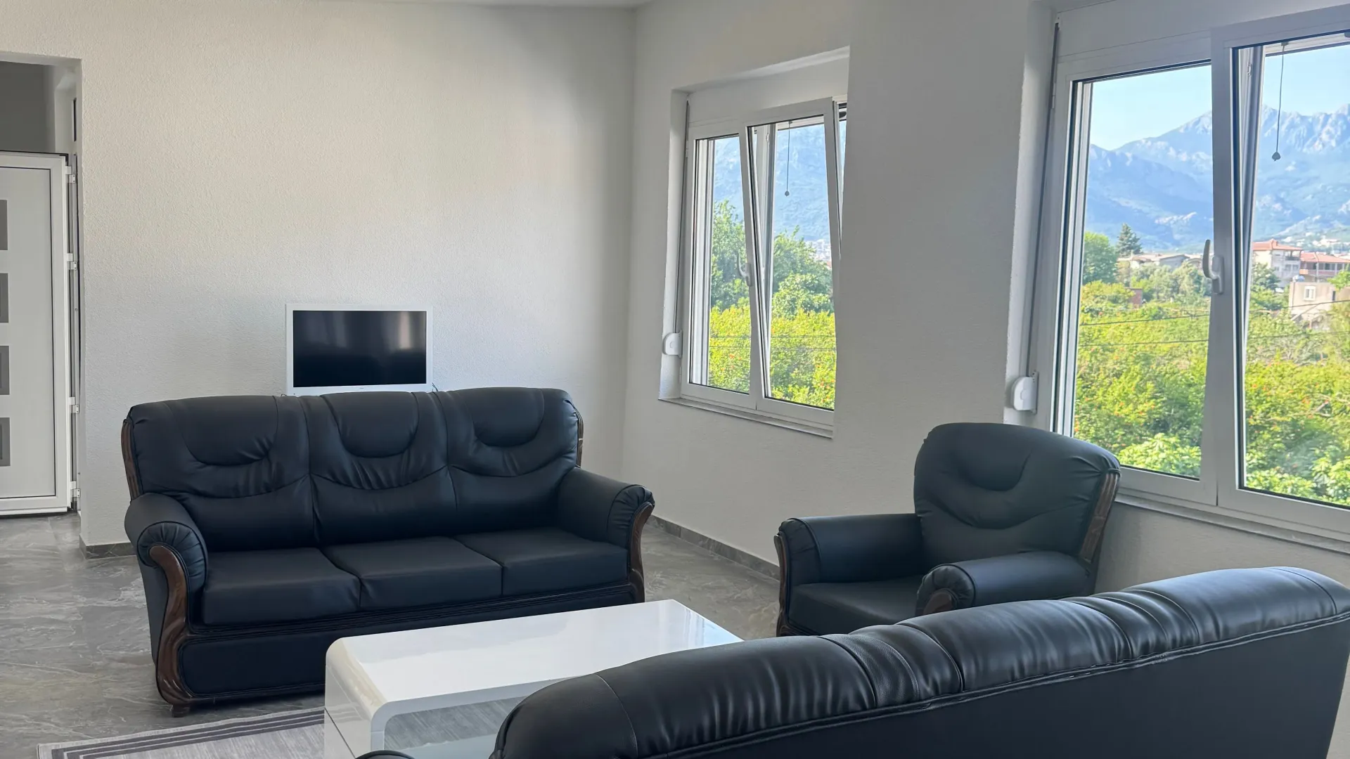 Izdavanje, kuća, 95m², Polje, Bar