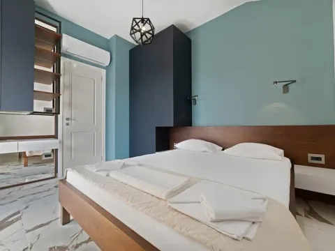 Izdavanje, dvosoban stan, 50m², Centar, Tivat - image 7