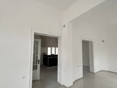 Izdavanje, poslovni prostor, 100m², Centar, Leskovac - image 10