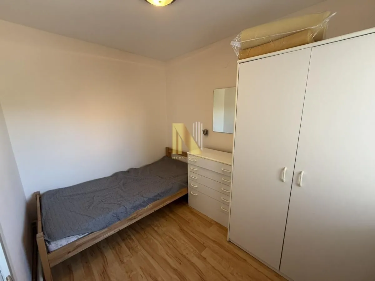Izdavanje, trosoban stan, 57m², Centar, Novi Sad