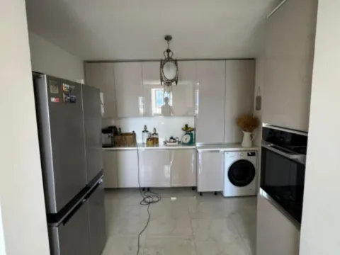 Izdavanje, kuća, 240m², Donja Lastva, Tivat - image 3