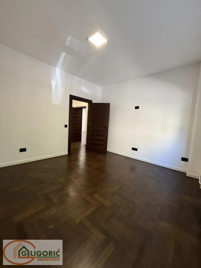 Sale, three bedroom apartment, 103m², Cvetni Trg, Vračar Sve Podlokacije