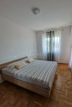 Bedroom with a double bed and a window. - image 11