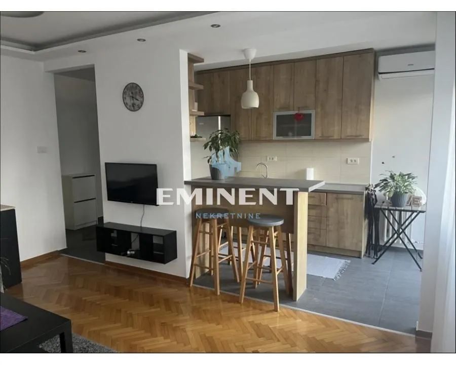 Izdavanje, dvosoban stan, 50m², Uciteljsko Naselje, Zvezdara Sve Podlokacije