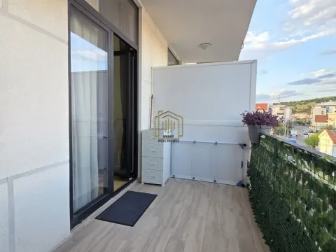 Rent, two bedroom apartment, 68m², Blok 9, Podgorica - image 6