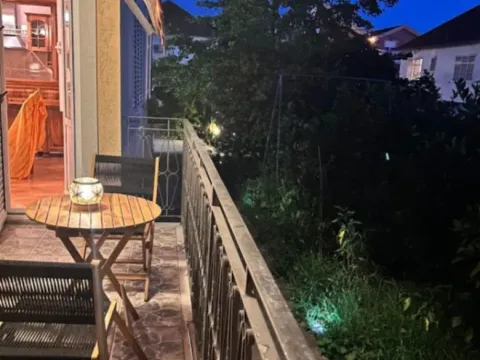 Izdavanje, dvosoban stan, 100m², Kalimanj, Tivat - image 2