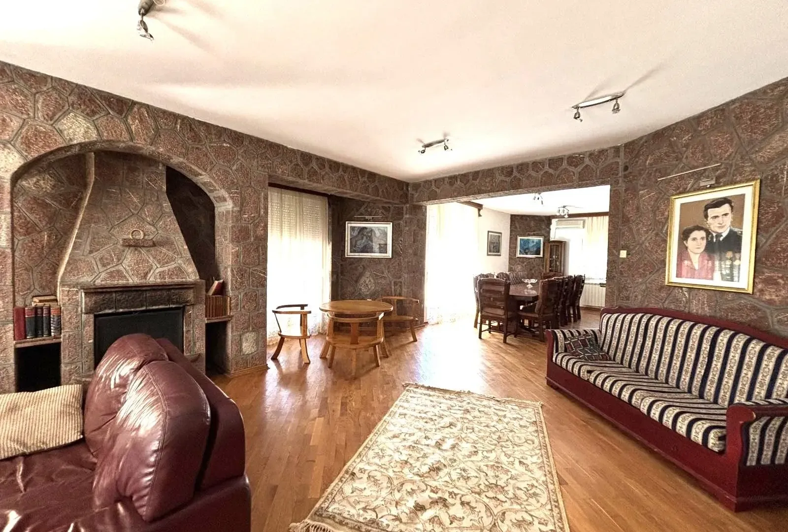 Rent, house, 300m², Zagorič, Podgorica
