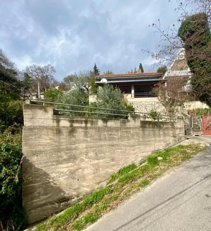 Izdavanje, kuća, 190m², Kruče, Ulcinj