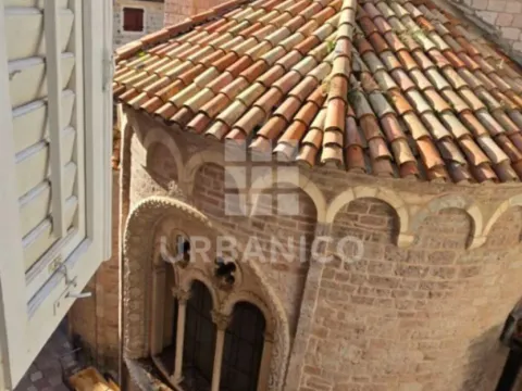 Prodaja, trosoban stan, 72m², Stari Grad Kotor, Kotor - image 1