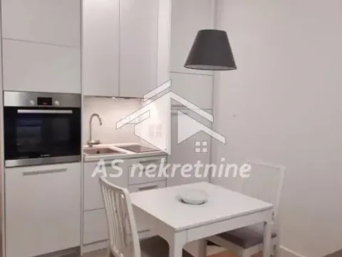 Rent, two bedroom apartment, 40m², Južni Bulevar, Vračar Sve Podlokacije - image 4