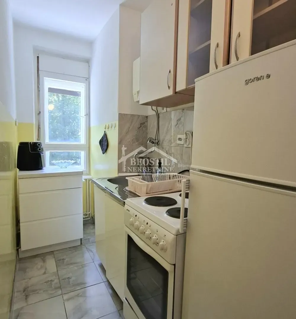 Izdavanje, dvosoban stan, 41m², Stari Grad, Beograd