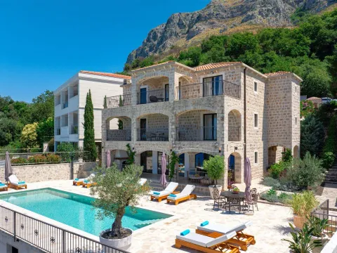 Prodaja, kuća, 374m², Drobni pijesak, Budva