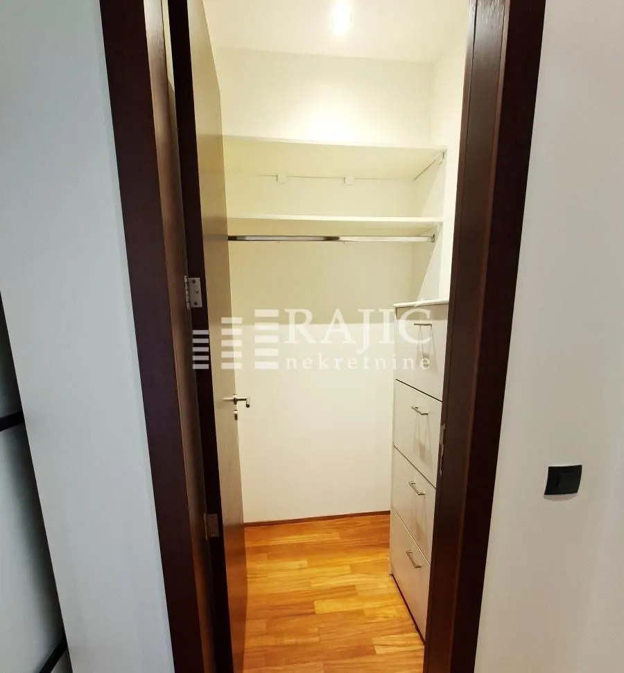 Rent, three bedroom apartment, 170m², Kalenić Pijaca, Vračar Sve Podlokacije