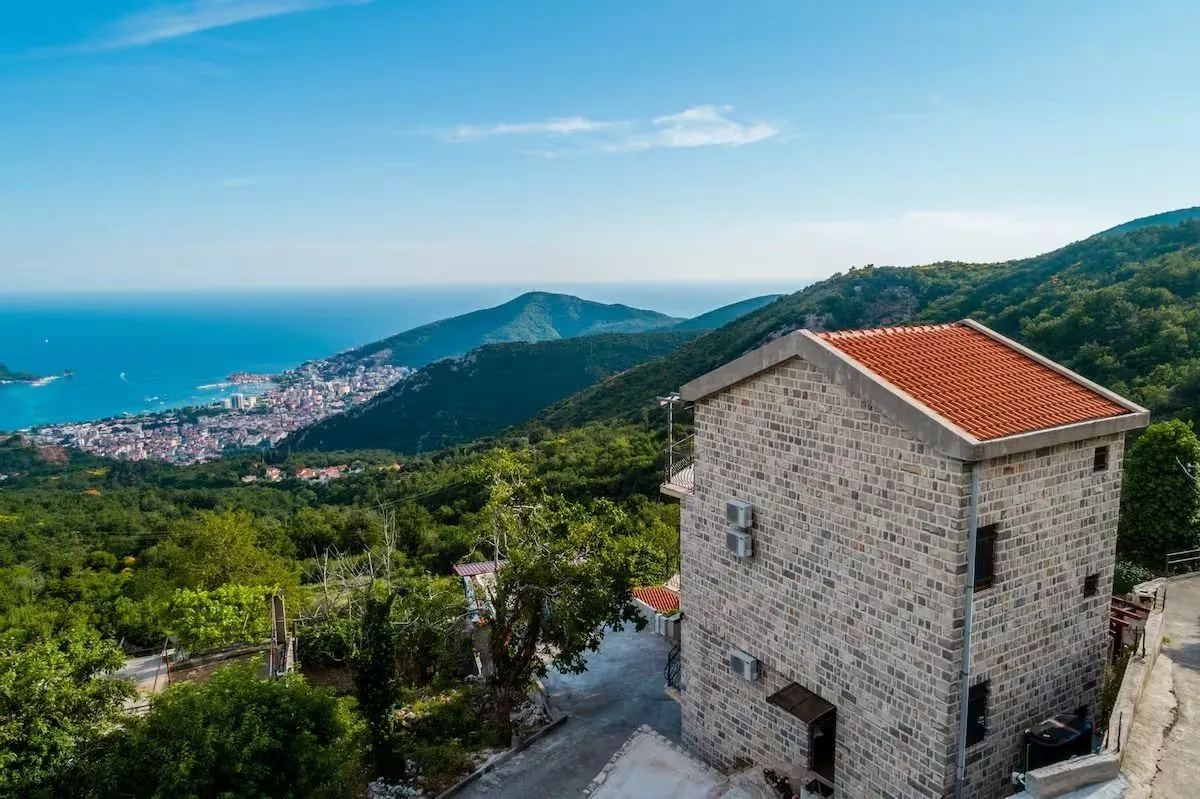 Rent, house, 110m², Lapčići, Budva