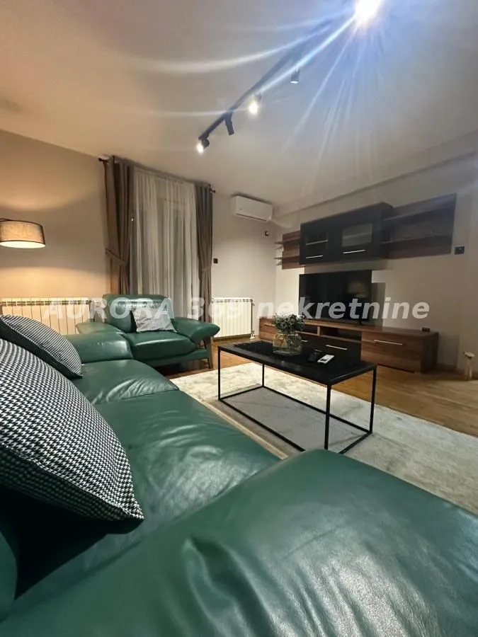 Izdavanje, jednosoban stan, 48m², Novi Sad, Srbija