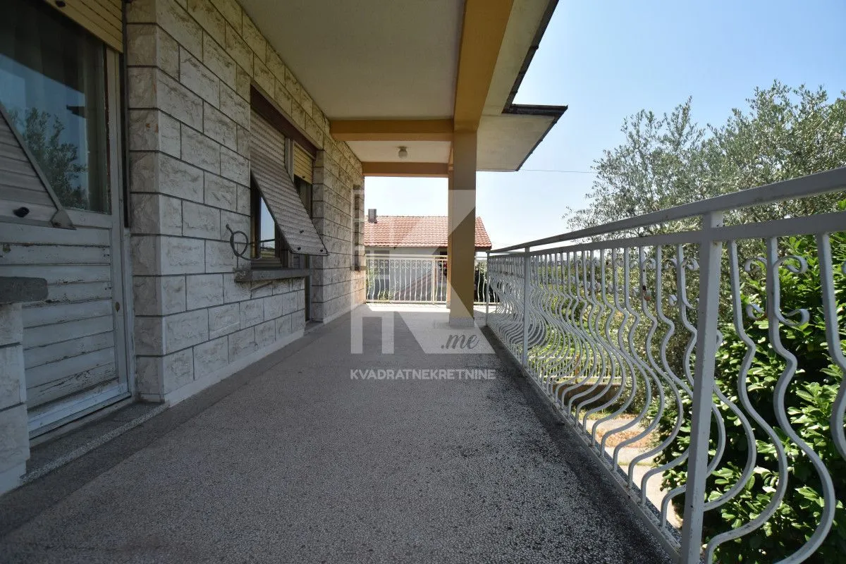 Sale, house, 240m², Dahna, Podgorica