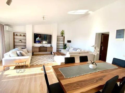 Rent, three bedroom apartment, 136m², Petrovac, Budva - image 17