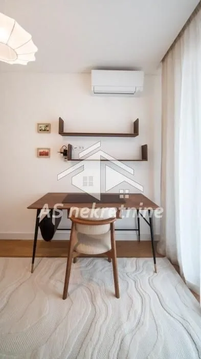 Izdavanje, trosoban stan, 100m², Vračar Sve Podlokacije, Beograd