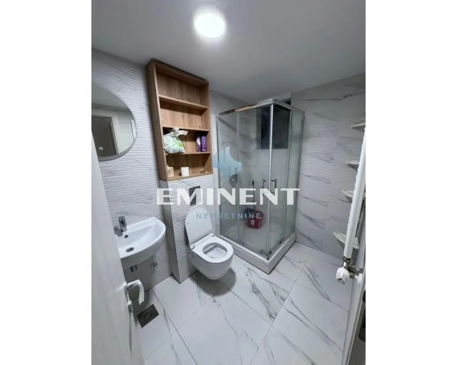 Izdavanje, stan, 65m², Vračar Sve Podlokacije, Beograd