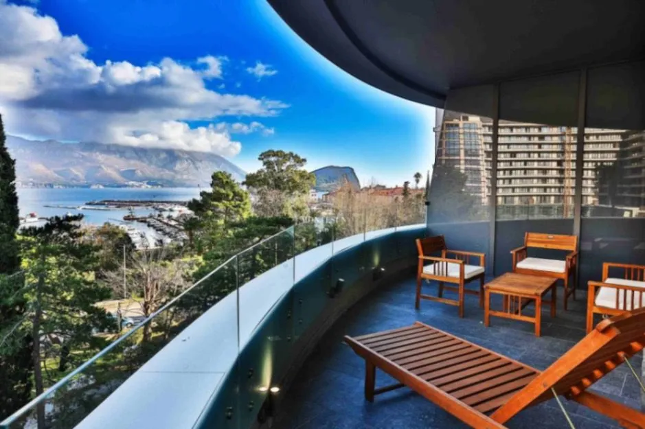 Izdavanje, dvosoban stan, 70m², Budva, Crna Gora