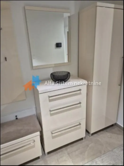 Rent, four bedroom apartment, 100m², Novi Beograd Blok 65, Novi Beograd Sve Podlokacije