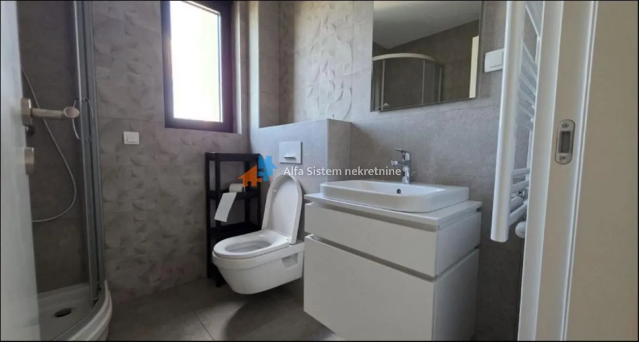 Izdavanje, četvorosoban stan, 98m², Vračar Sve Podlokacije, Beograd