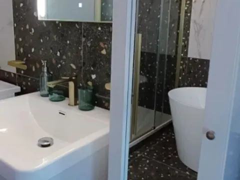 Izdavanje, trosoban stan, 130m², Centar, Herceg Novi - image 2