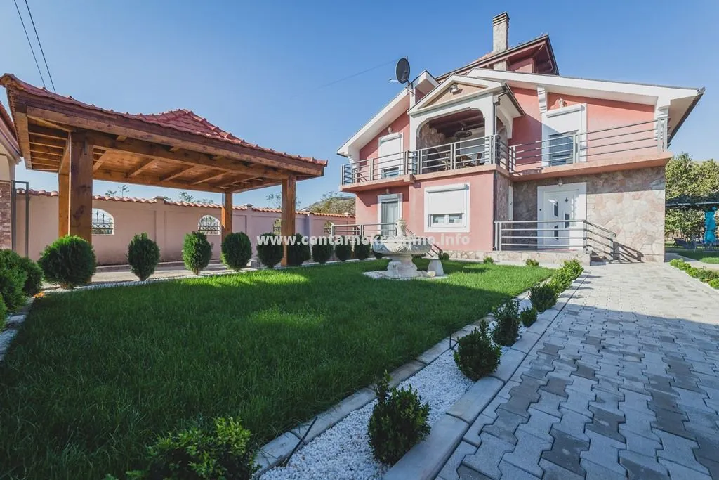 Prodaja, kuća, 200m², Donji Kokoti, Podgorica