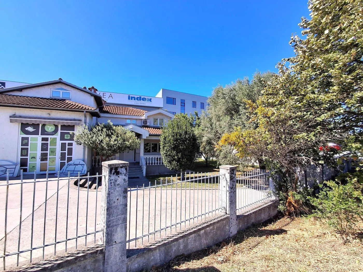 Izdavanje, kuća, 350m², Dahna, Podgorica