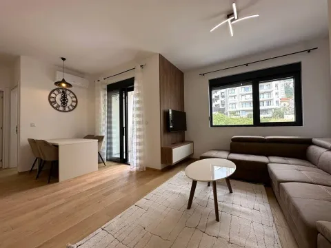 Rent, one bedroom apartment, 42m², Bečići, Budva - image 3