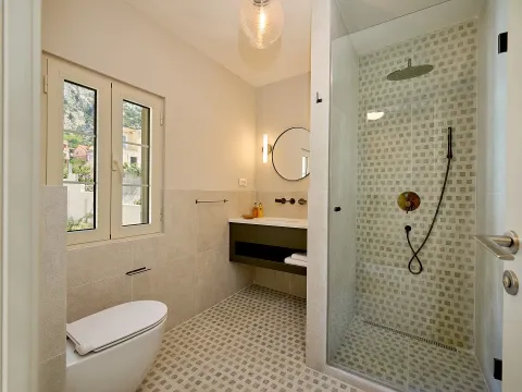 Izdavanje, kuća, 200m², Dobrota, Kotor - image 23