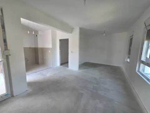 Prodaja, jednosoban stan, 46m², Momišići, Podgorica - image 12