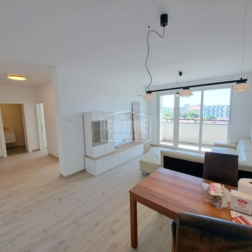 Prodaja, trosoban stan, 57m², Centar, Subotica