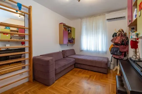 Rent, three bedroom apartment, 97m², Blok 9, Podgorica - image 7