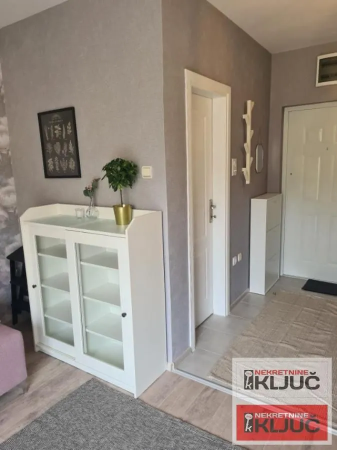 Izdavanje, garsonjera, 21m², Centar, Novi Sad