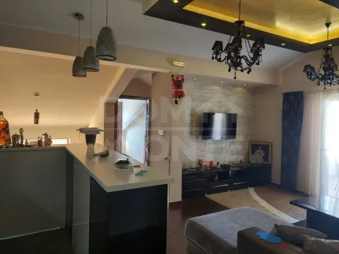 Izdavanje, trosoban stan, 130m², Radanovići, Kotor - image 2